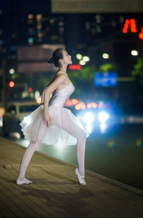 篮球专项动作捕捉技术与智能训练结合应用，篮球如何抓球教学视频